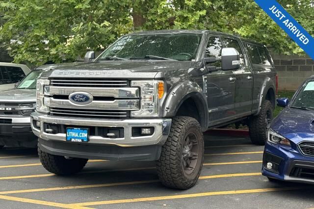2017 Ford F-350 Super Duty Lariat — photo 1 of 2