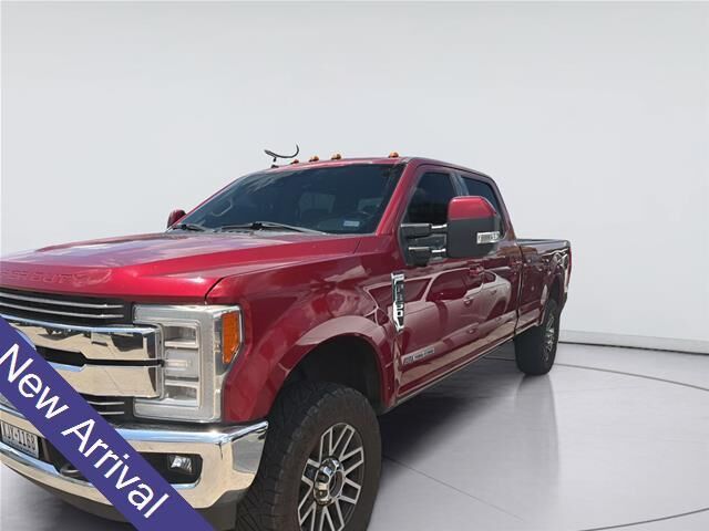 2019 Ford F-350 Super Duty Lariat — photo 1 of 3