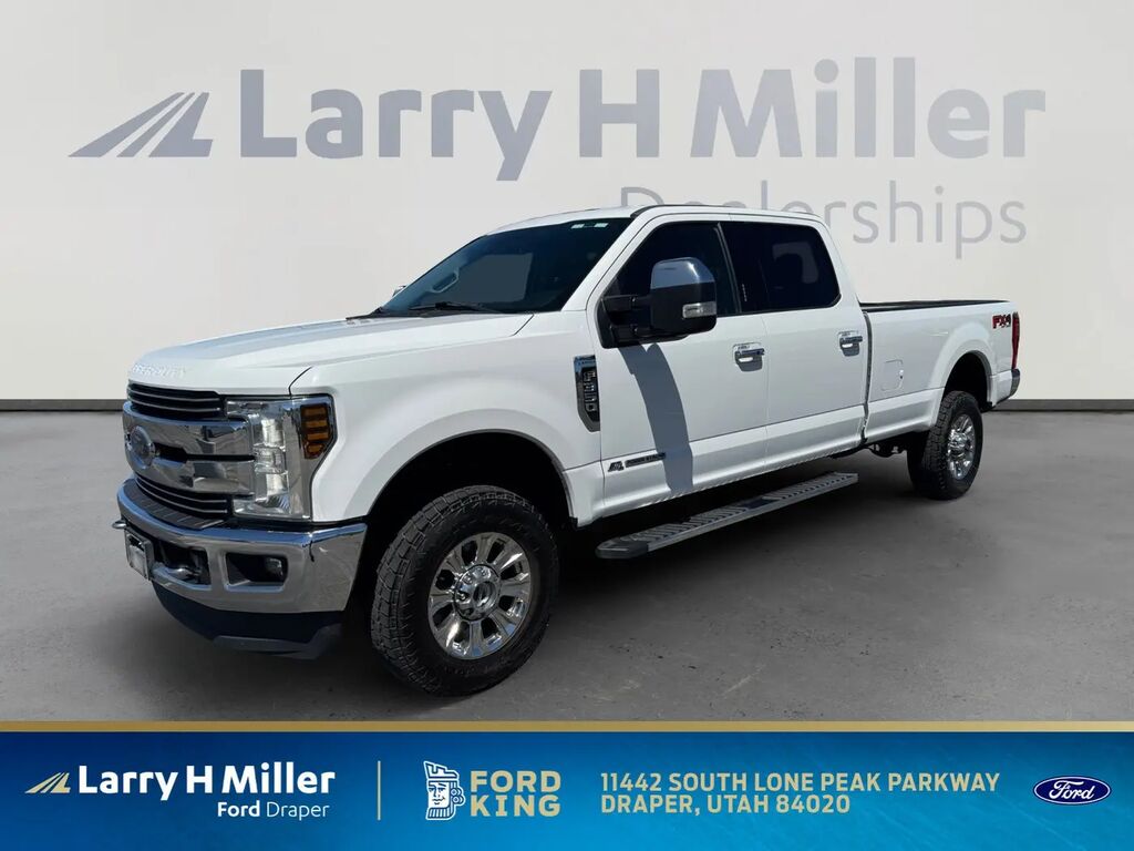 2019 Ford F-350 Super Duty Lariat — photo 1 of 40
