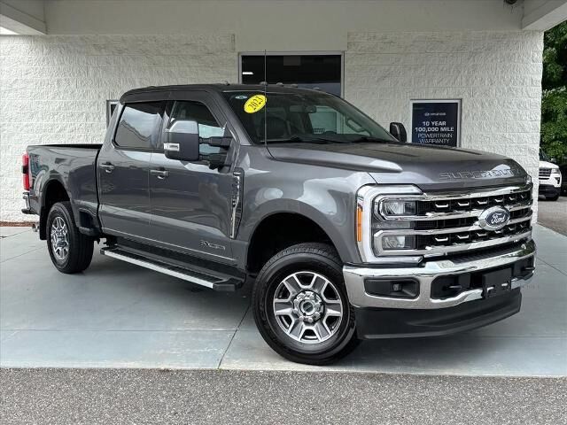 2023 Ford F-350 Super Duty Lariat — photo 1 of 26