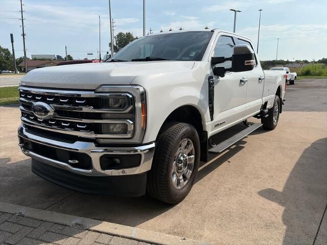 2023 Ford F-350 Super Duty Lariat — photo 1 of 22