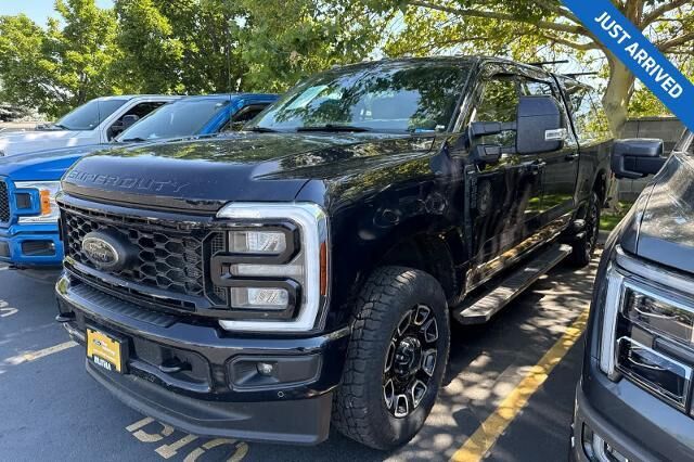 2025 Ford F-350 Super Duty Lariat — photo 1 of 13