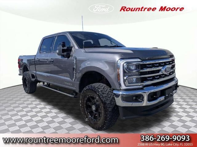 2025 Ford F-350 Super Duty Lariat — photo 1 of 26