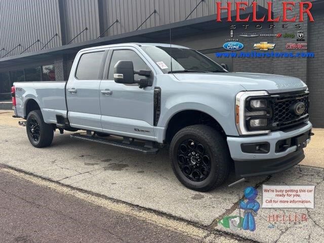 2025 Ford F-350 Super Duty Lariat — photo 1 of 2