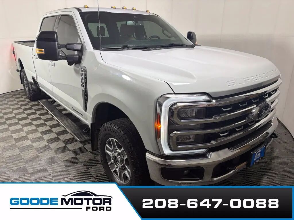 2025 Ford F-350 Super Duty Lariat — photo 1 of 13
