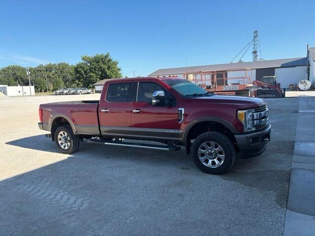 2017 Ford F-350 Super Duty Lariat — photo 1 of 13