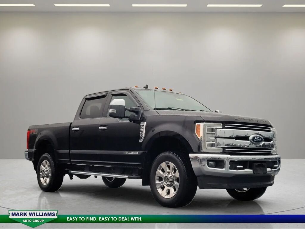 2019 Ford F-350 Super Duty Lariat — photo 1 of 50
