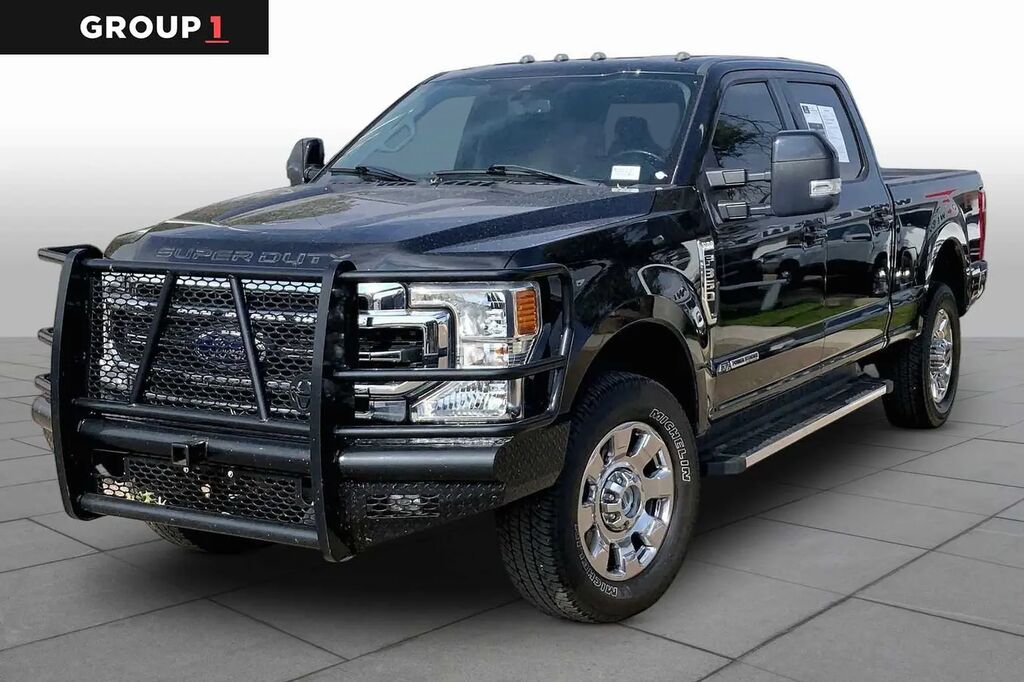 2021 Ford F-350 Super Duty Lariat — photo 1 of 13