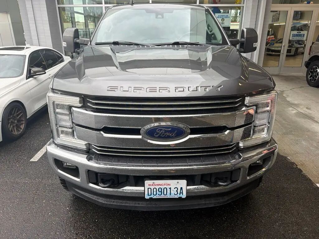 2019 Ford F-350 Super Duty Lariat — photo 1 of 8