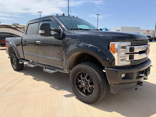 2019 Ford F-350 Super Duty Limited — photo 1 of 13