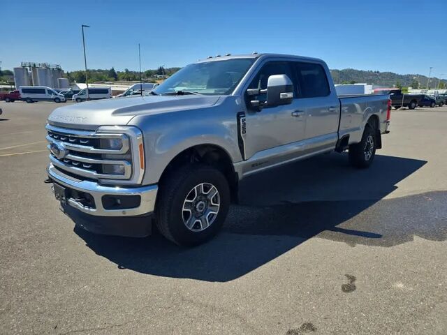 2023 Ford F-350 Super Duty Lariat — photo 1 of 5