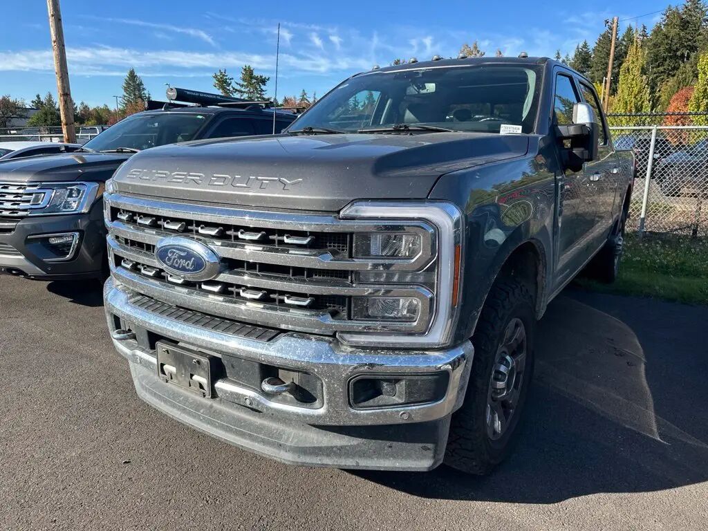 2023 Ford F-350 Super Duty Lariat — photo 1 of 6