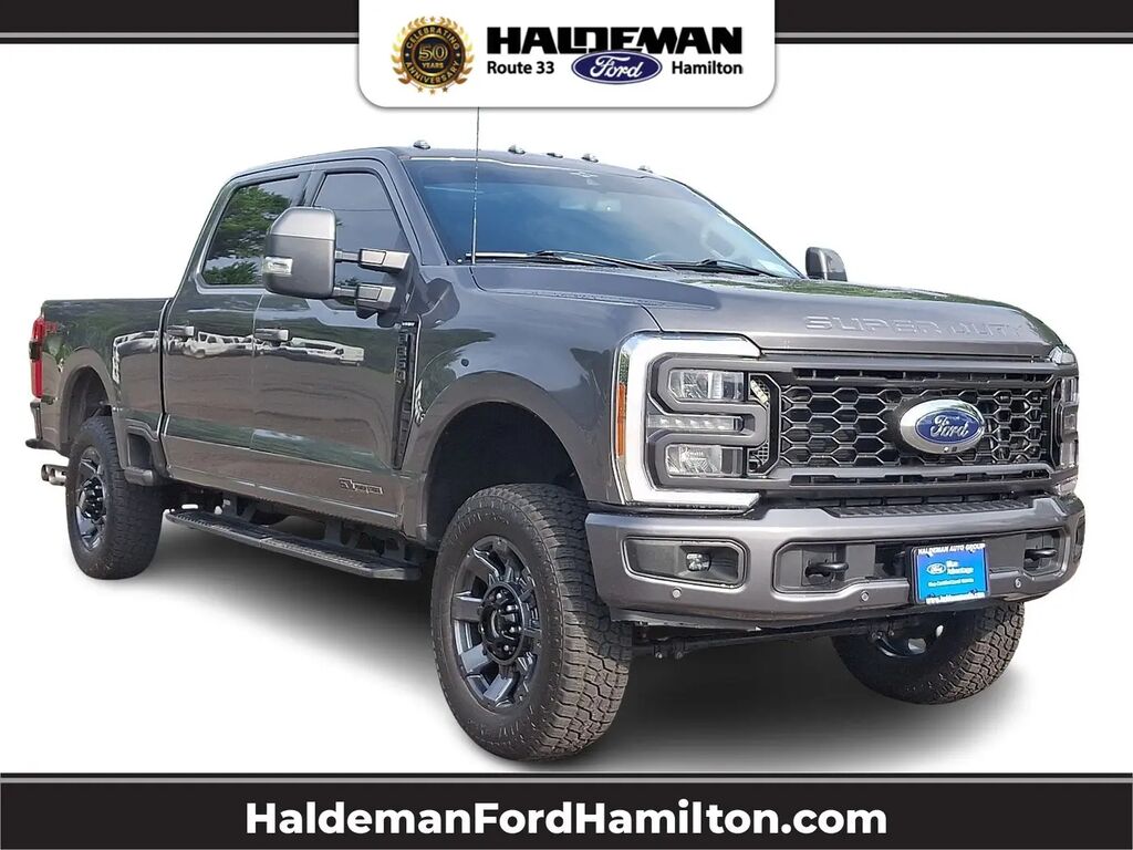 2023 Ford F-350 Super Duty Lariat — photo 1 of 13