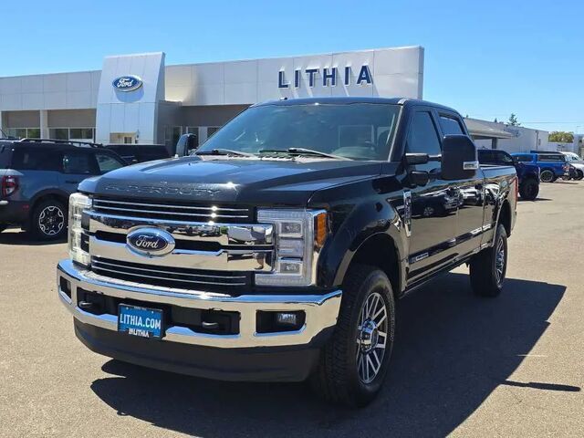 2017 Ford F-350 Super Duty Lariat — photo 1 of 13