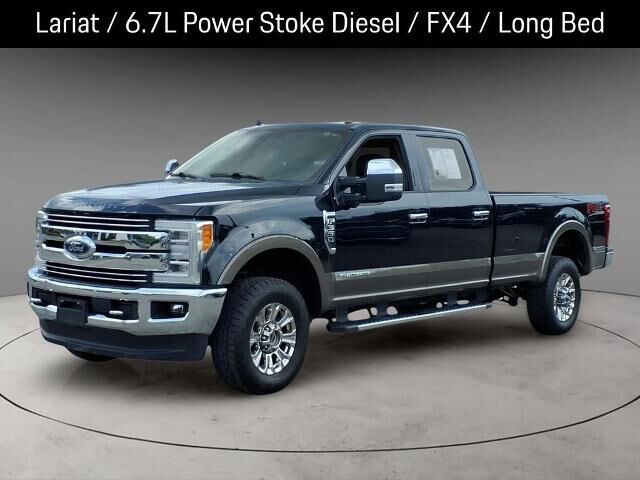 2019 Ford F-350 Super Duty Lariat — photo 1 of 13