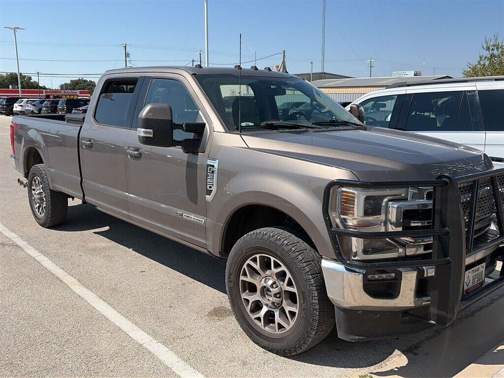 2021 Ford F-350 Super Duty Lariat — photo 1 of 6