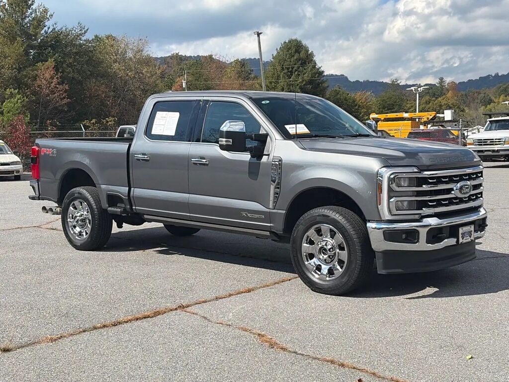 2025 Ford F-350 Super Duty Lariat — photo 1 of 13