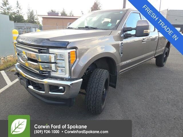 2018 Ford F-350 Super Duty Lariat — photo 1 of 39