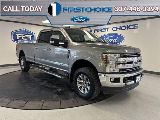 2019 Ford F-350 Super Duty Lariat — photo 1 of 26