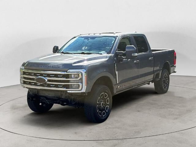 2023 Ford F-350 Super Duty Lariat — photo 1 of 16