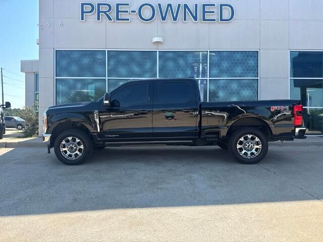 2023 Ford F-350 Super Duty Lariat — photo 1 of 26