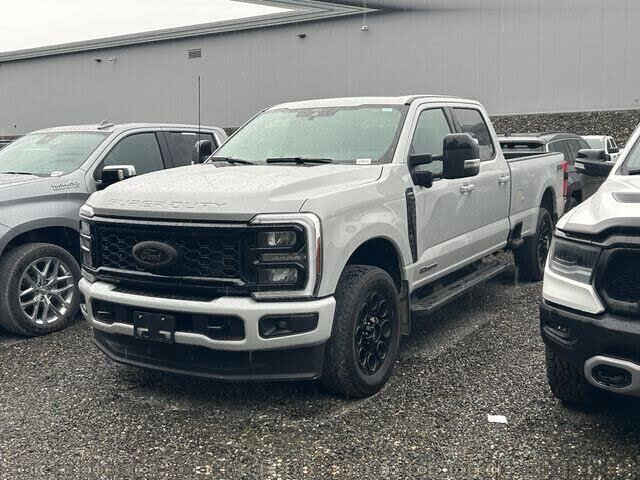 2025 Ford F-350 Super Duty Lariat — photo 1 of 14