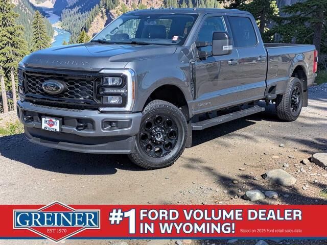 2025 Ford F-350 Super Duty Lariat — photo 1 of 26