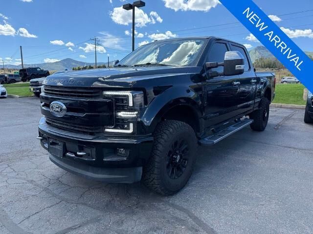 2017 Ford F-350 Super Duty Lariat — photo 1 of 26