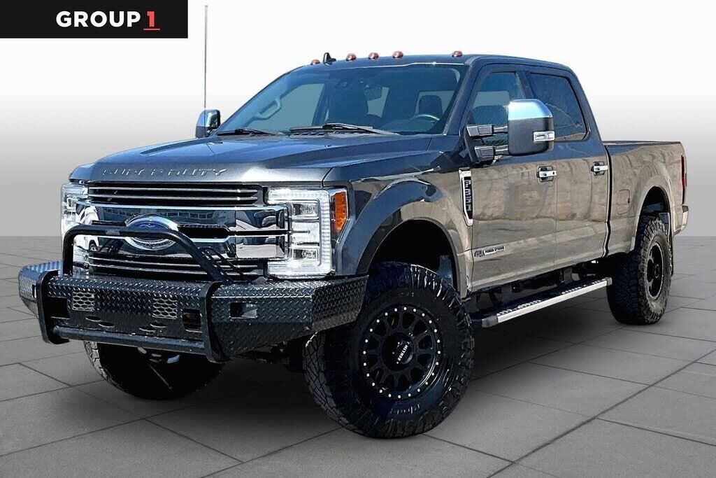 2019 Ford F-350 Super Duty Lariat — photo 1 of 1