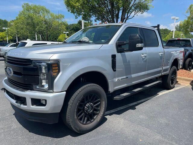 2019 Ford F-350 Super Duty Lariat — photo 1 of 39