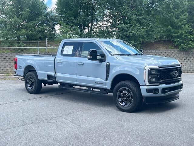 2024 Ford F-350 Super Duty Lariat — photo 1 of 2