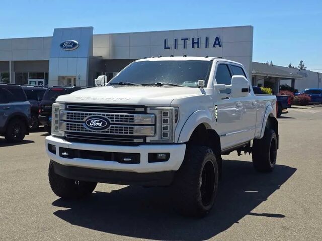 2017 Ford F-350 Super Duty Lariat — photo 1 of 26