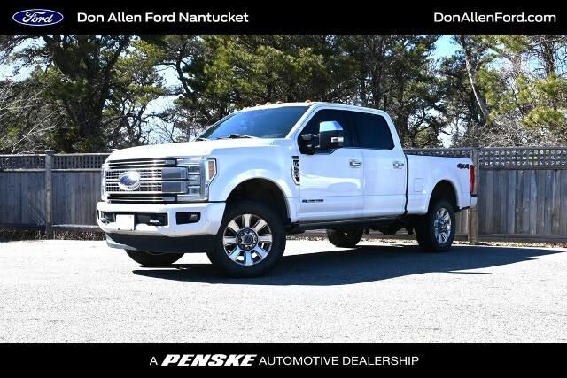 2017 Ford F-350 Super Duty Platinum — photo 1 of 13