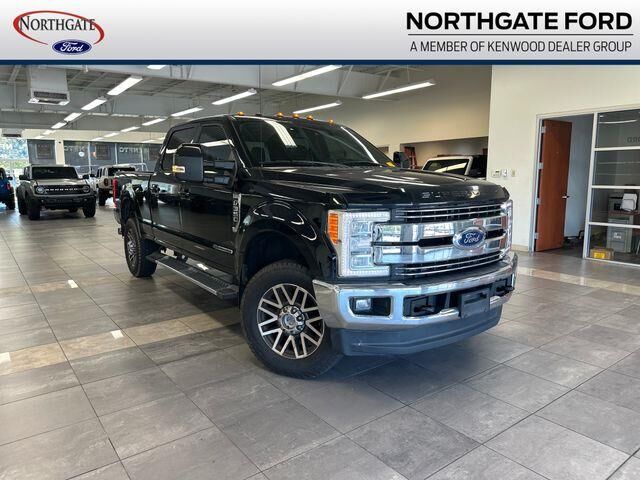 2018 Ford F-350 Super Duty Lariat — photo 1 of 13