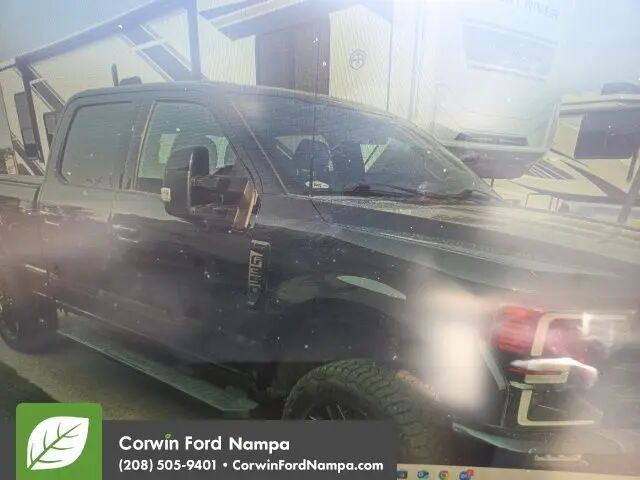 2022 Ford F-350 Super Duty Lariat — photo 1 of 18
