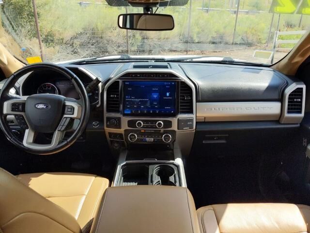 2022 Ford F-350 Super Duty Lariat — photo 1 of 39