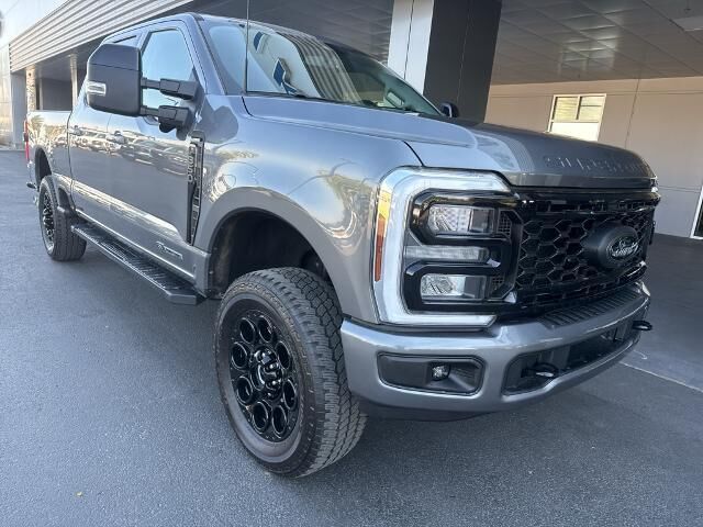 2025 Ford F-350 Super Duty Lariat — photo 1 of 13