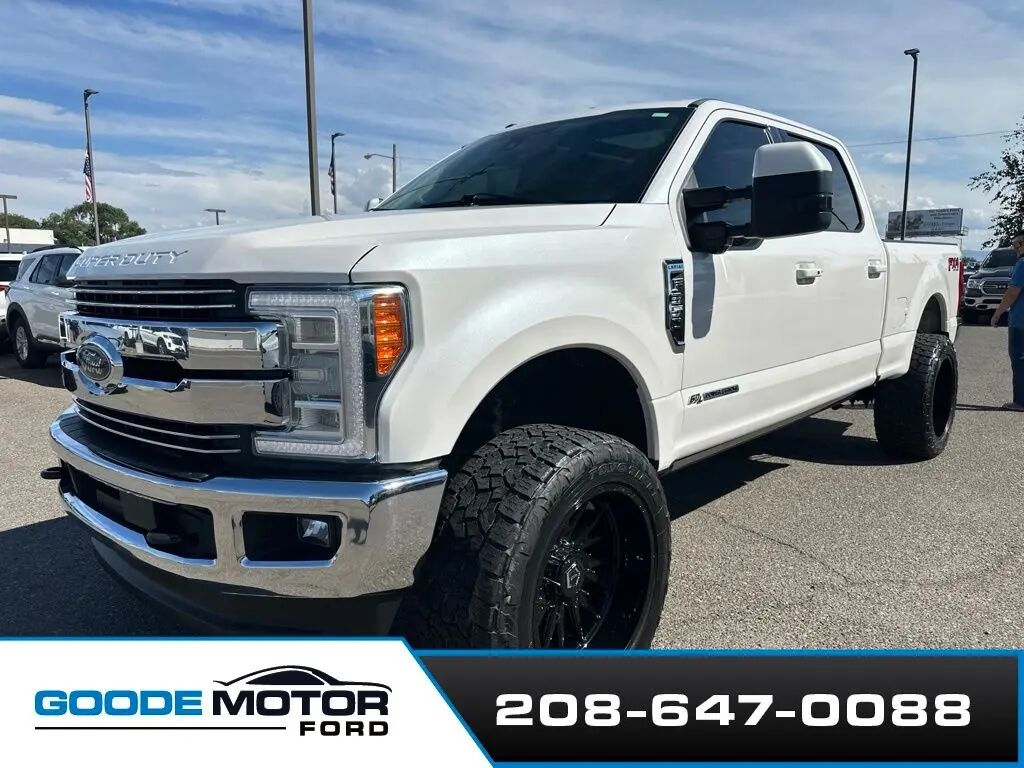 2017 Ford F-350 Super Duty Lariat — photo 1 of 49