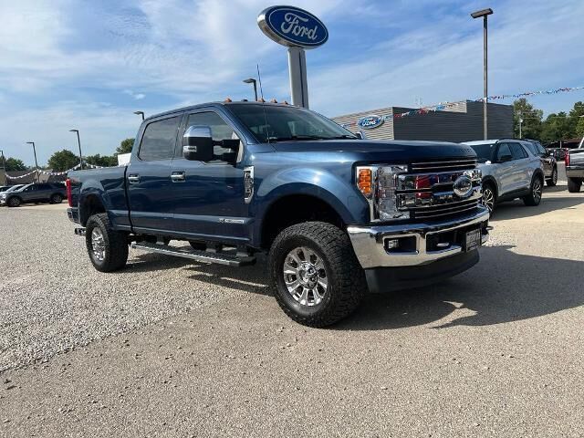 2017 Ford F-350 Super Duty Lariat — photo 1 of 26