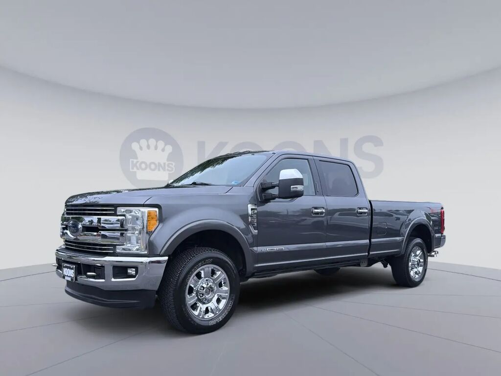 2017 Ford F-350 Super Duty Lariat — photo 1 of 5