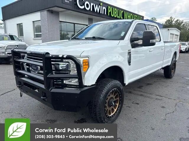 2017 Ford F-350 Super Duty Lariat — photo 1 of 1
