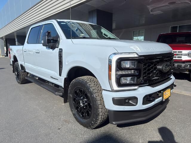 2025 Ford F-350 Super Duty Lariat — photo 1 of 13
