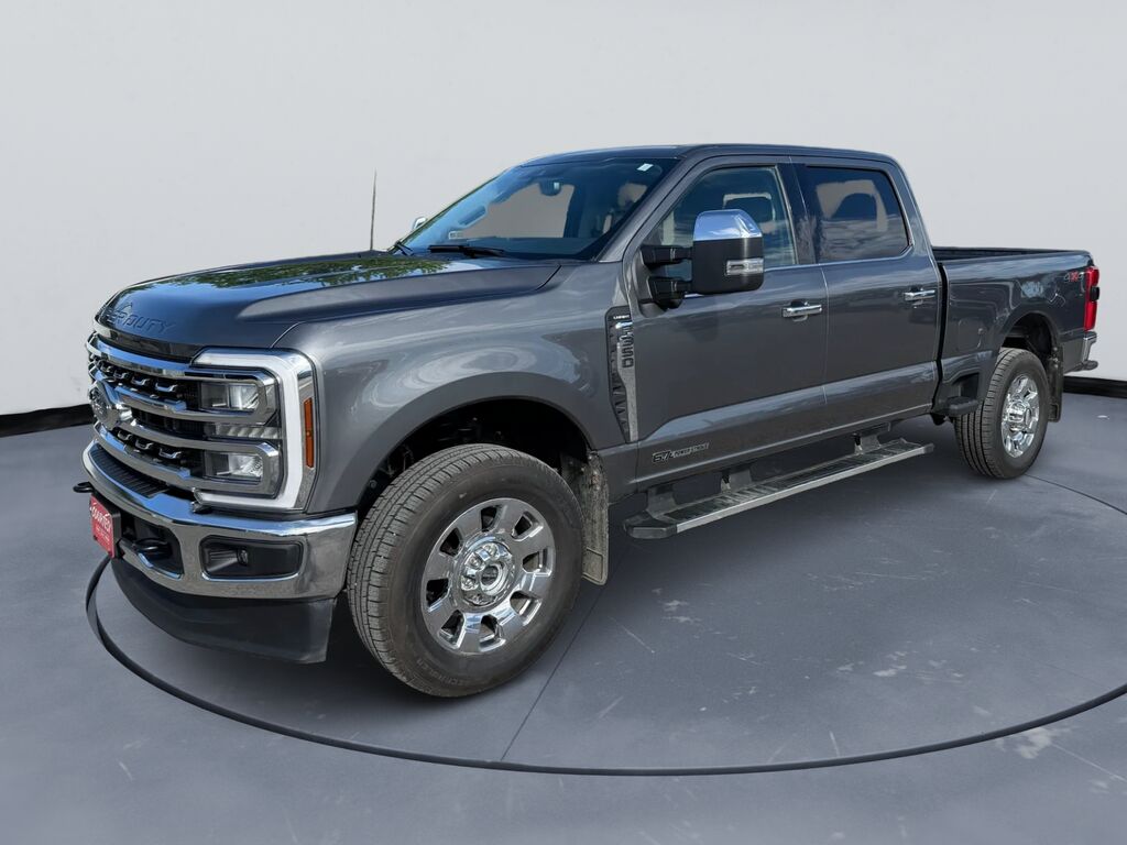 2025 Ford F-350 Super Duty Lariat — photo 1 of 2