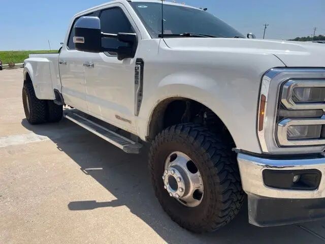 2024 Ford F-350 Super Duty Lariat — photo 1 of 39