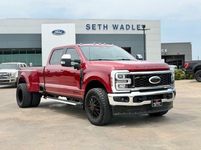 2025 Ford F-350 Super Duty Lariat — photo 1 of 26