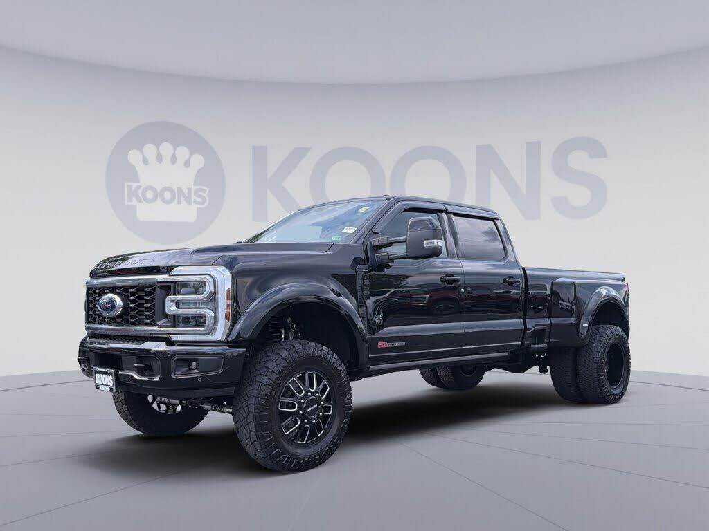 2025 Ford F-350 Super Duty Platinum — photo 1 of 7