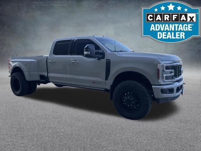 2026 Ford F-350 Super Duty Platinum — photo 1 of 5