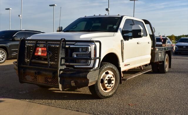 2023 Ford F-350 Super Duty Lariat — photo 1 of 13