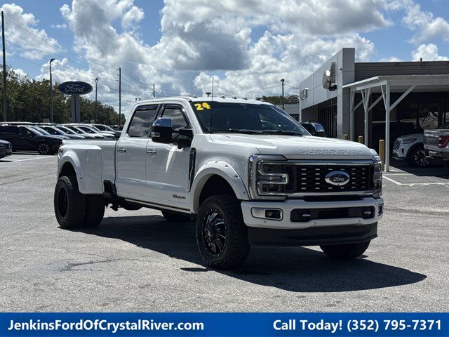 2024 Ford Super Duty F-350 DRW Platinum — photo 1 of 3