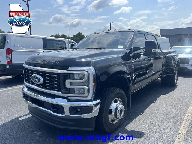 2025 Ford F-350 Super Duty Lariat — photo 1 of 4